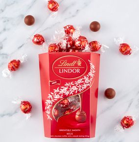 Lindt LINDOR Milk Chocolate Truffles 337g